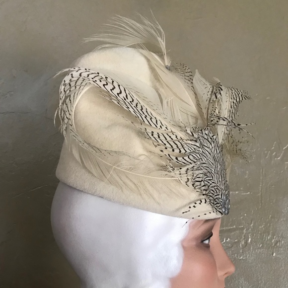 AMAZING FRENCH DESIGNER VINTAGE CREAM \'FEZ\' HAT WITH FEATHERS & RHINESTONES main image 5
